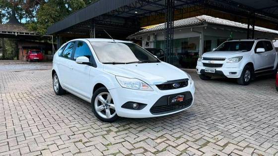 FORD FOCUS 2.0 GLX 16V FLEX 4P AUTOMÁTICO FORD FOCUS 2.0 GLX 16V FLEX 4P AUTOMÁTICO